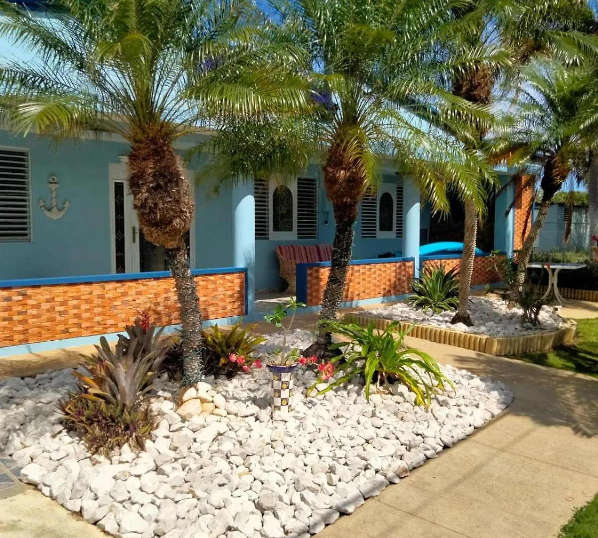 Islote House Camping أريسيبو 0*,